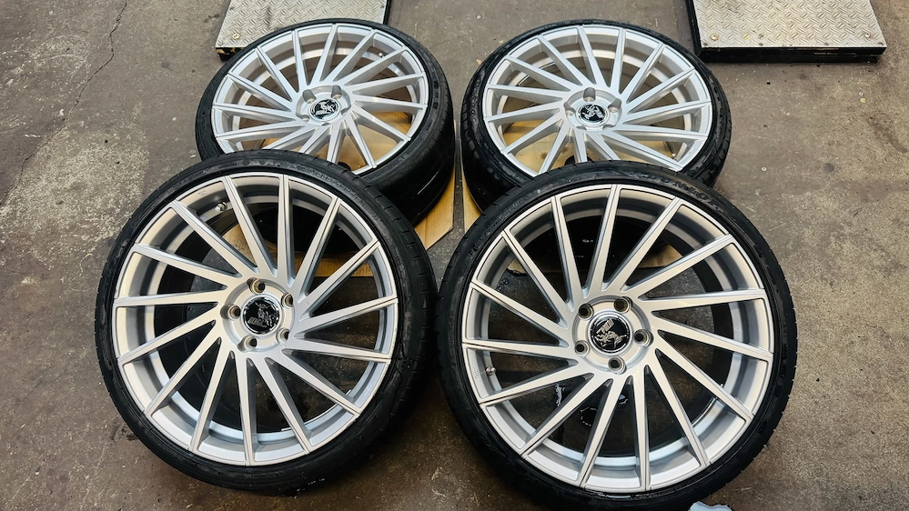 Ultra Wheels UA9 Storm Kompletträder 8,5J x 19 Zoll mit Reifen