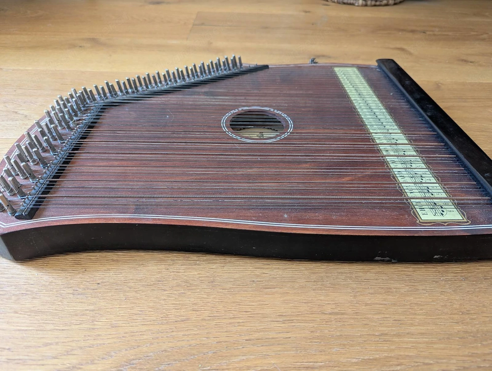 Konzert-Gitarre-Zither zu verschenken   guter Zustand