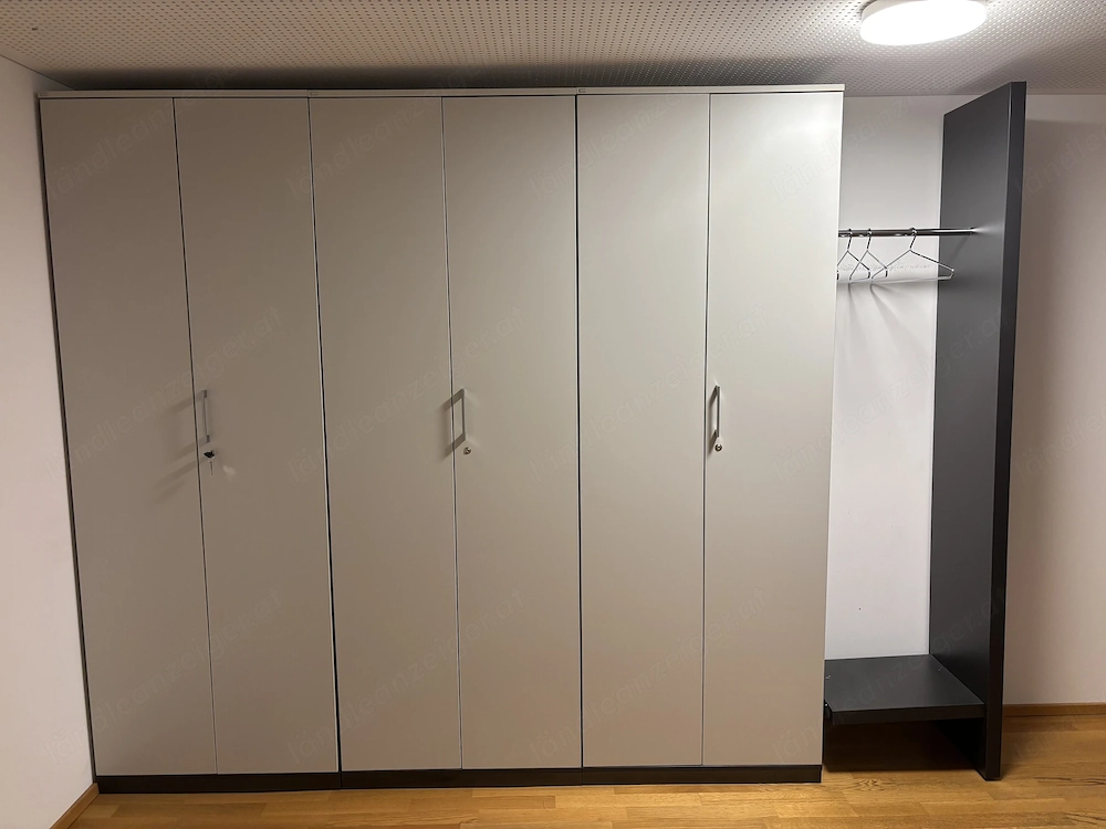 Großer Kasten gegen Spende abzugeben