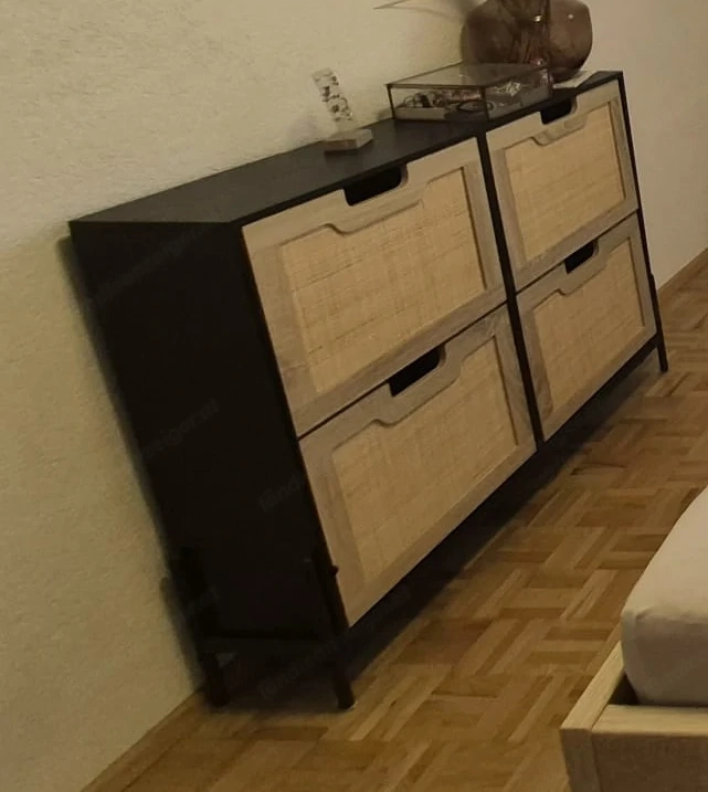 Schuhschrank in Rattan- Optik