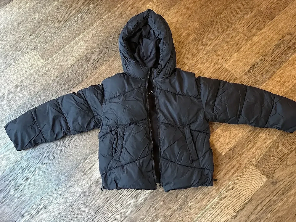 Kurze Winterjacke in schwarz ZARA - GR. 140cm
