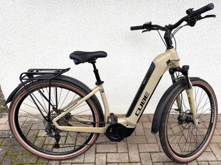 CUBE NURIDE PRO 625 Tiefeinsteiger-Fahrrad  Sehr gepflegt 