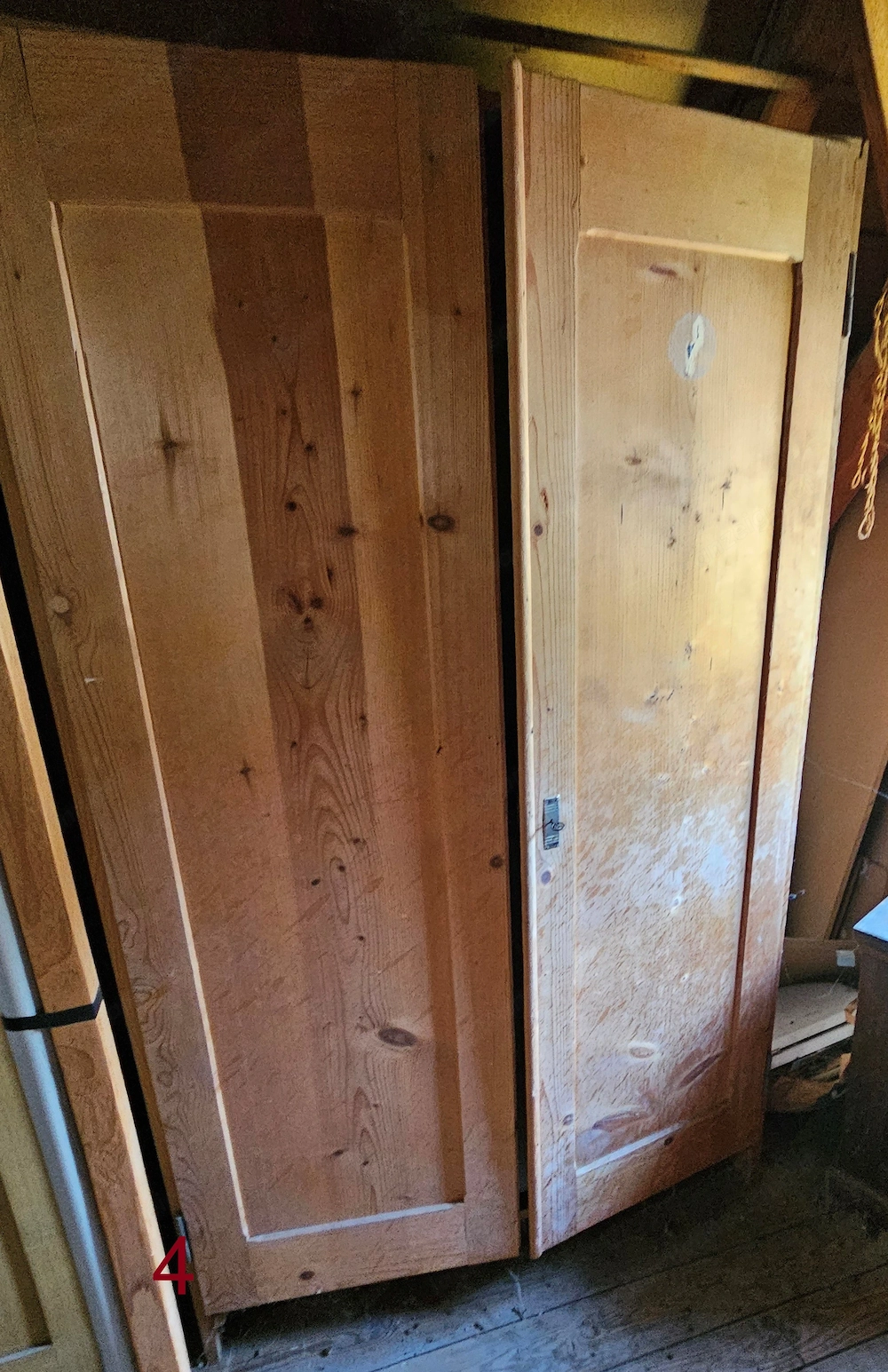 Kasten aus Holz massiv