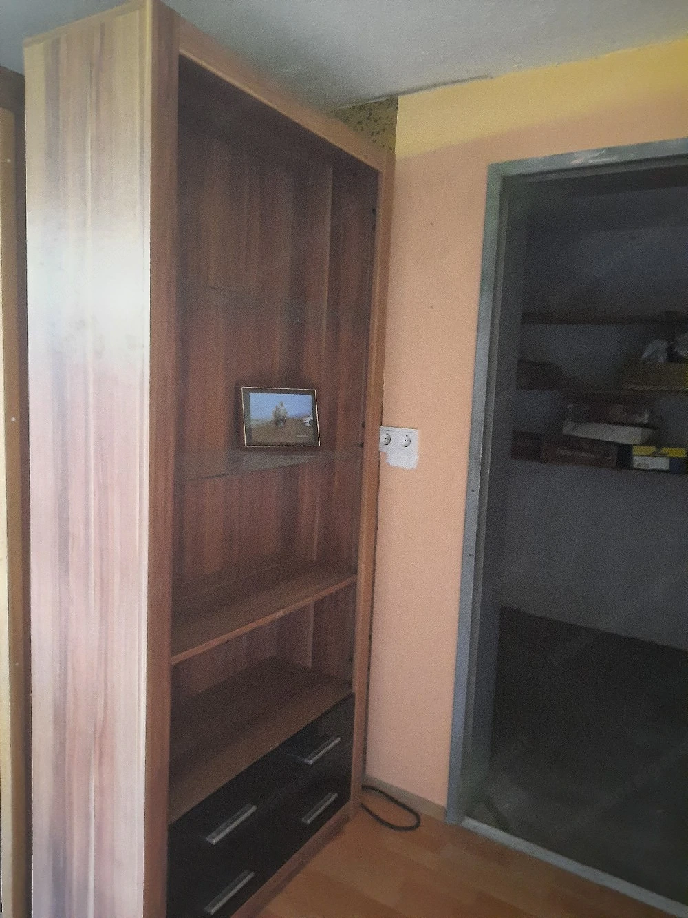 Schrank Nussfarben