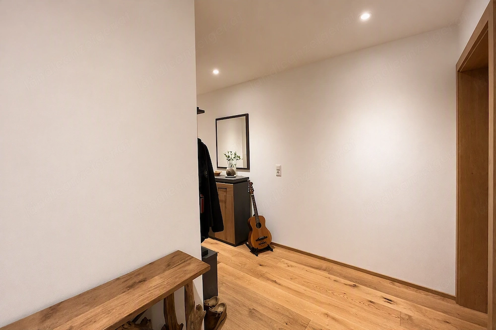 Privat - Großzügige 4-Zimmer-Gartenwohnung in Ludesch mit 177 m  Garten und 2 Tiefgaragenplätzen
