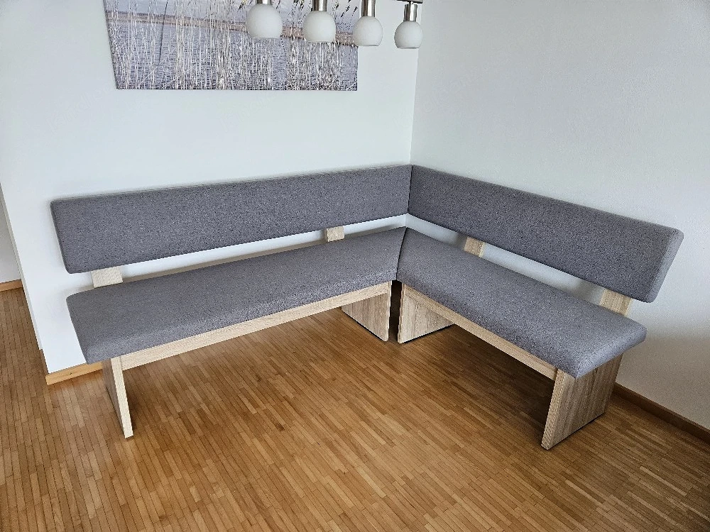 Eckbank mit 3 Stühlen