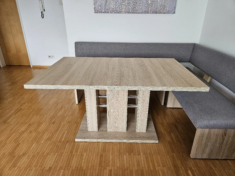 Ausziehbarer Esstisch