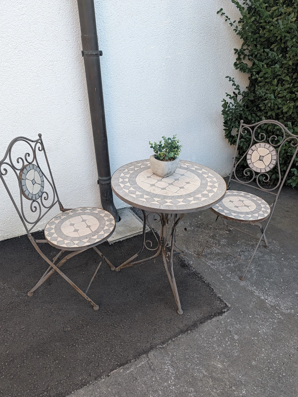 Garten oder Outdoor Tisch und 2 Stühle 