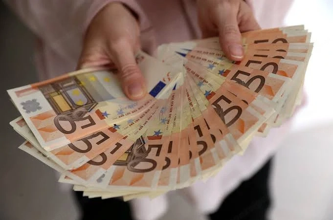 TOP-KREDITANGEBOTE: Die Lösung für Ihre Traumprojekte  Ob Privatperson oder Unternehmen   suchen Sie