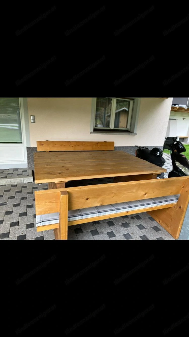 Holzgarnitur für draußen
