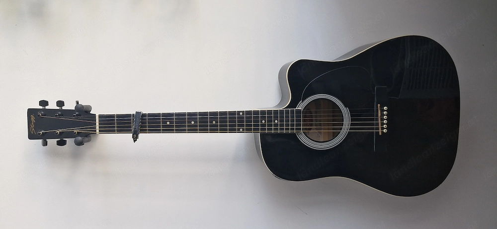Gitarre mit integriertem Stimmgerät inkl. Zubehör 