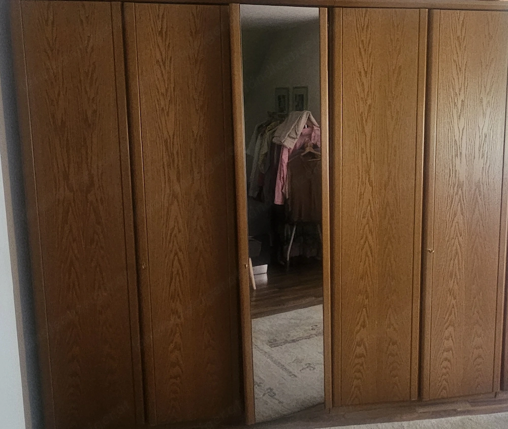 Schlafzimmerschrank und Kommode 