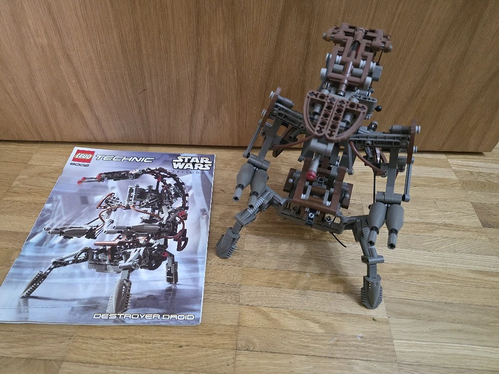 LEGO Technic 8002 Destroyer Droid (Droideka)