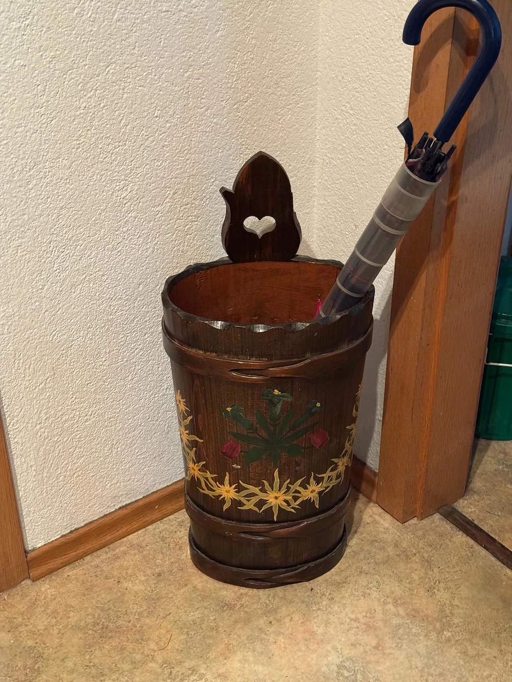 Handgemachter Schirmständer