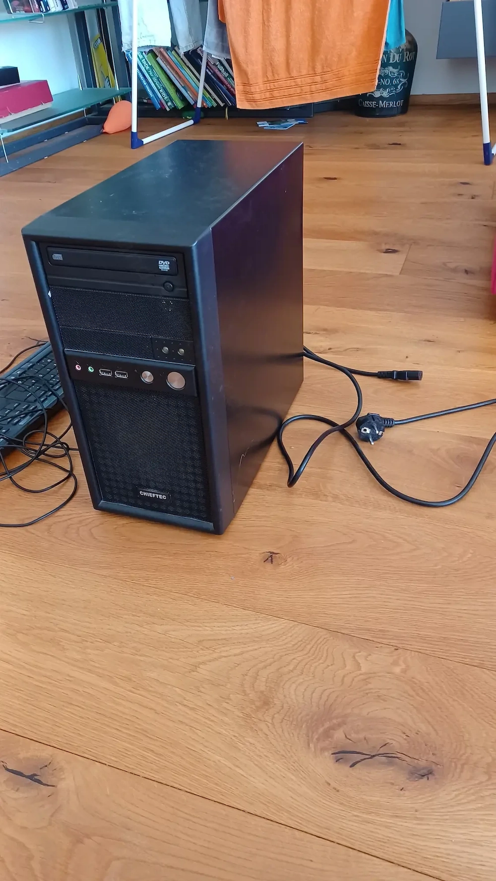 CHIEFTEC Rechner + Microsoft Maus und Tastatur