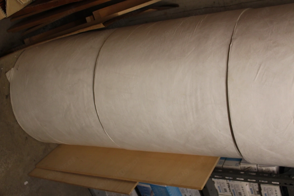 Tyvek Folie, Rollen mit ca. 2000 Laufmeter, unbeschriftet, 53 o. 41 cm Breite. Bierbank-Tischdecke.