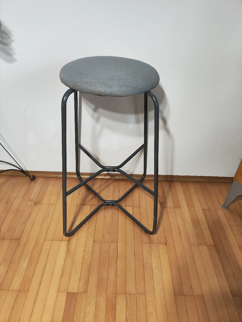 Hocker Metall und Textilien 