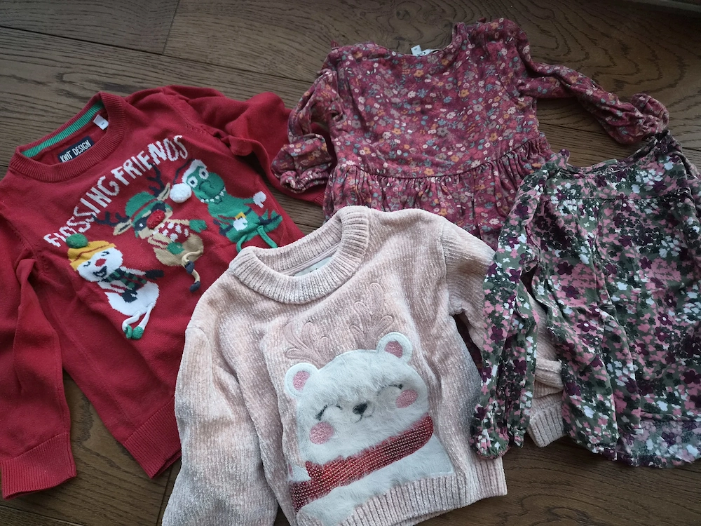 Kleiderpaket in Größe 98 für Mädchen