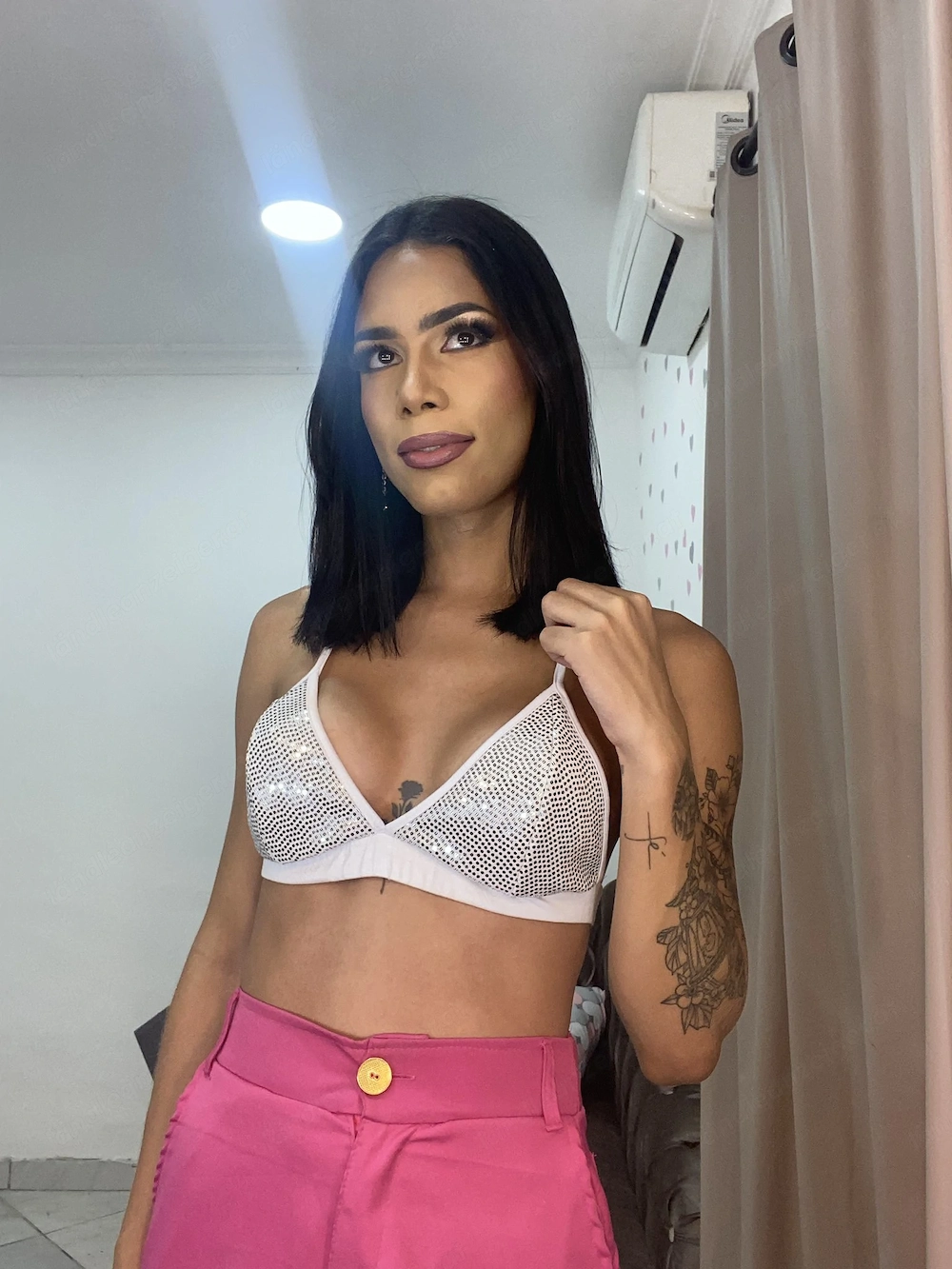 Ich verkaufe Fotos und Videos. 