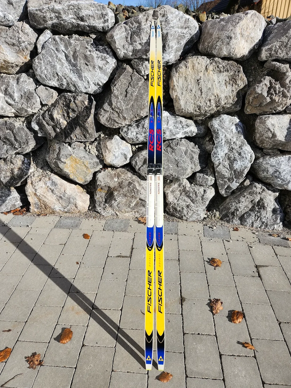 Langlaufski mit Stöcken 