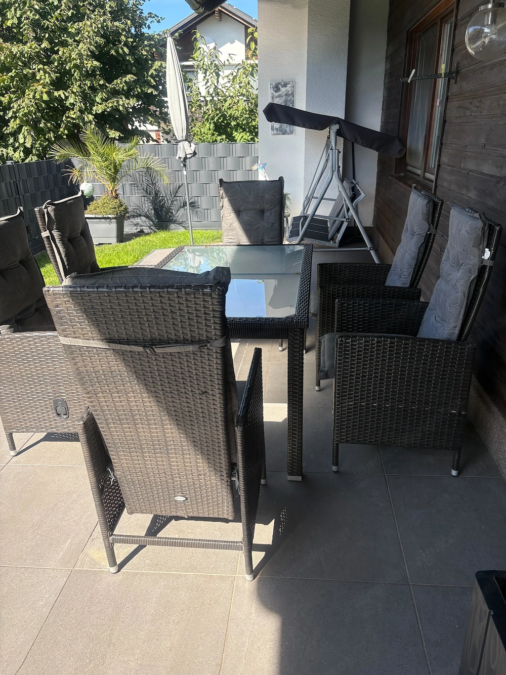 Gartenmöbel , Glastisch und 6 Stühle mit Auflagen