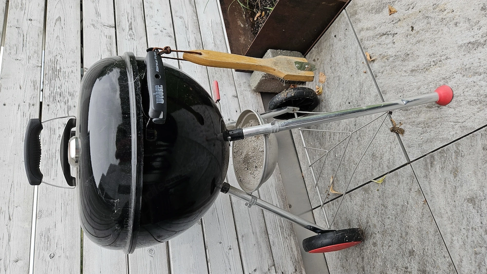 Weber Kettle Plus 47 cm Kugelgrill inkl. Grillbürste