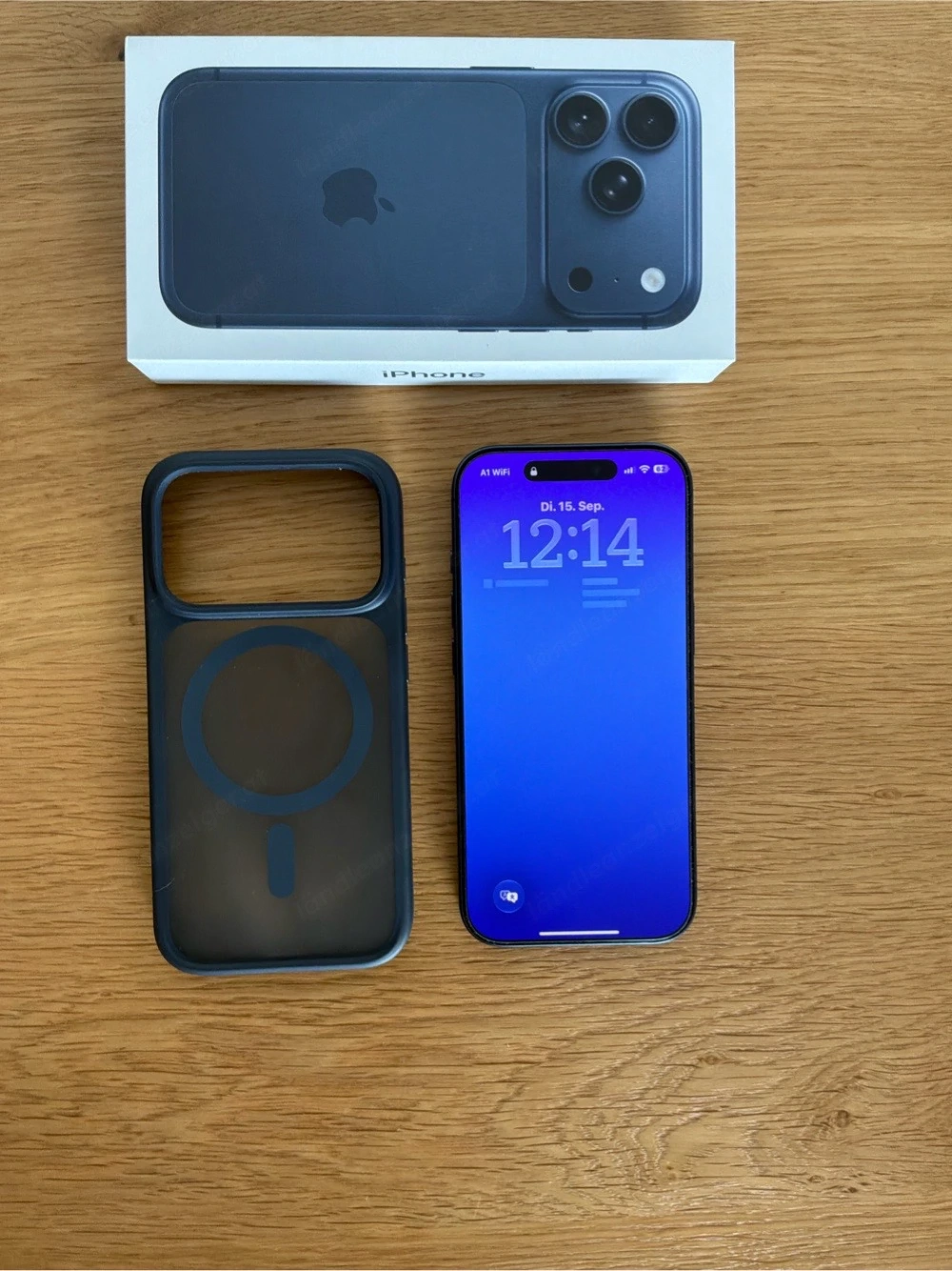 iPhone 17 Pro - deep blue
