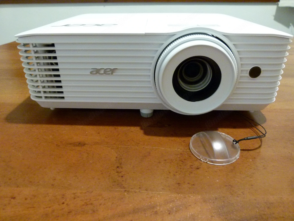 Acer H6816ATV 4K UHD Beamer, 4000 ANSI Lumen, Bj. 2024, viel Zubehör