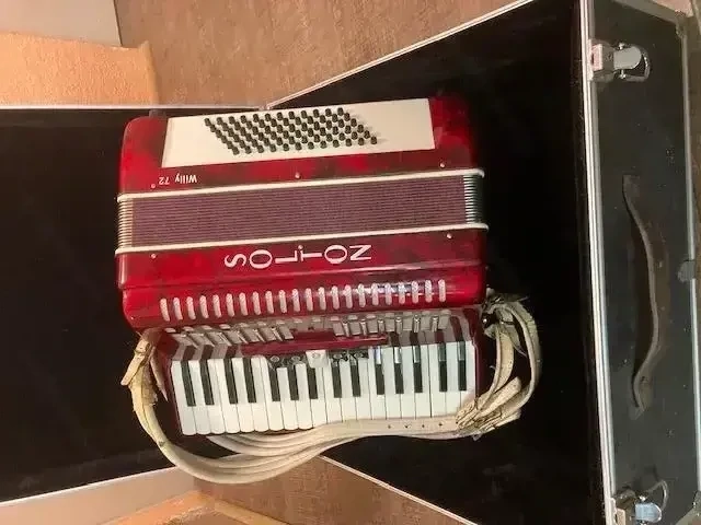 Solton Akkordeon mit Koffer