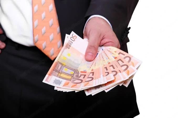 Kredi!te:und Investitionen zu sehr einfachen Konditionen