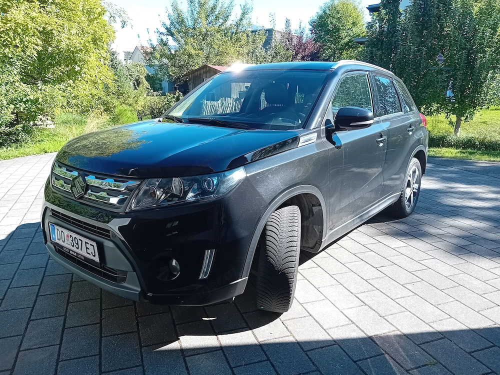Suzuki Vitara, schwarz, Baujahr, Erstzulassung 2015