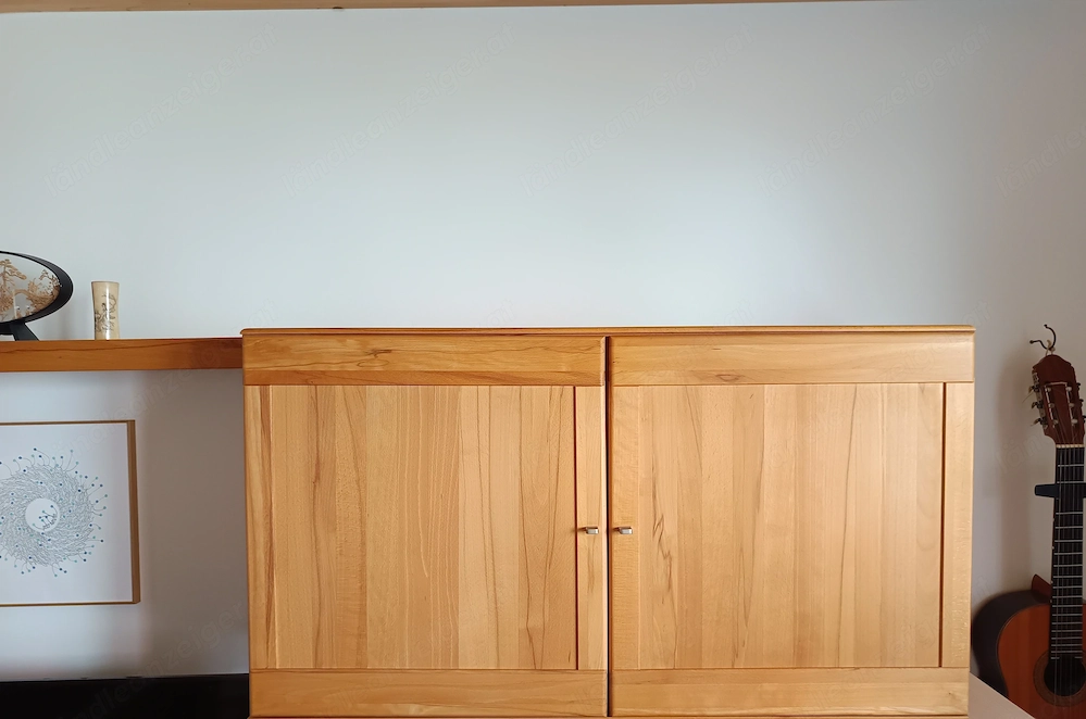 Wandschrank und dazugehöriger Schubladenschrank