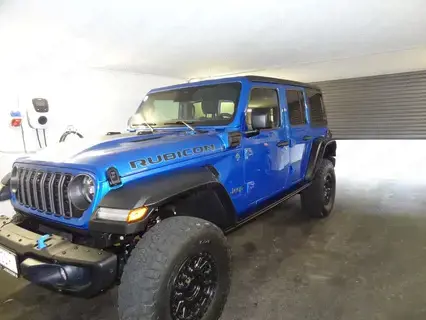 Jeep Wrangler Rubicon 4XE Blau Strom Benzin