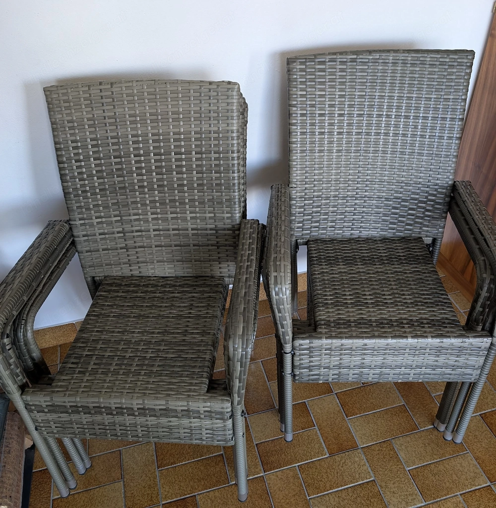 4 Stück Stapelstühle 