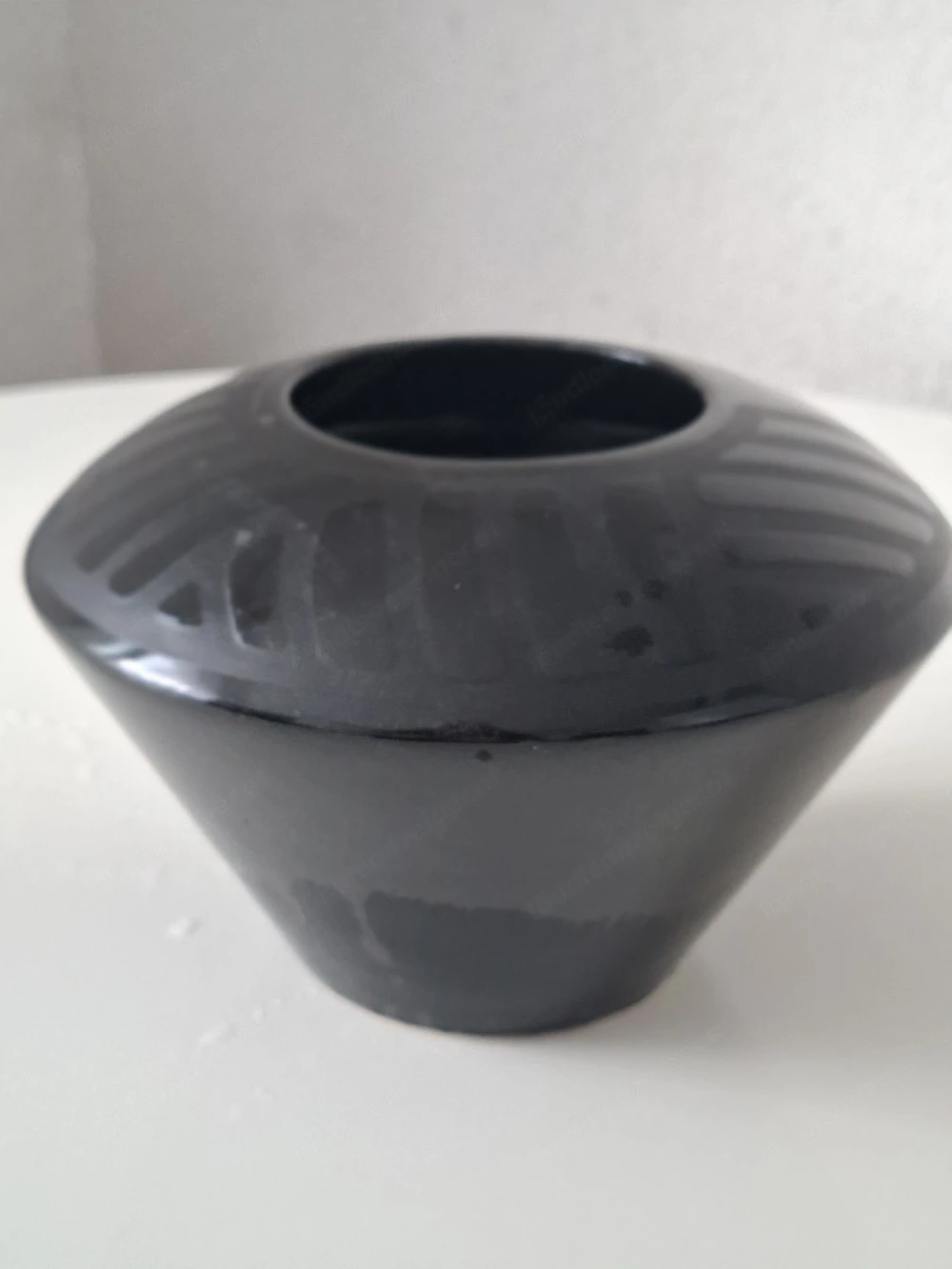 Vase schwarz