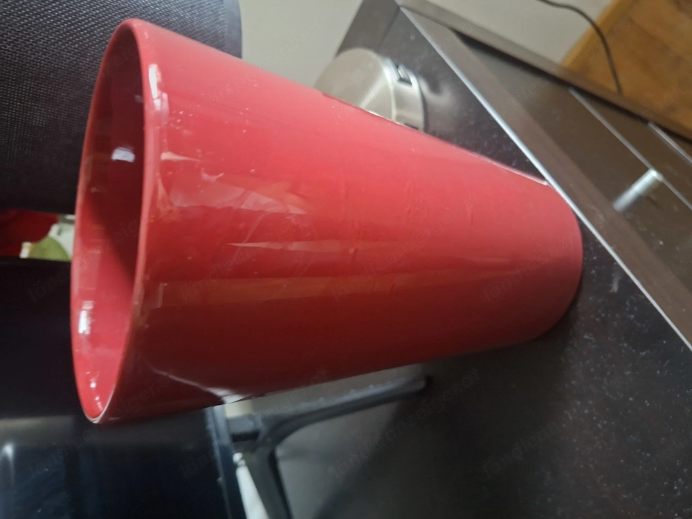 Große Vase rot