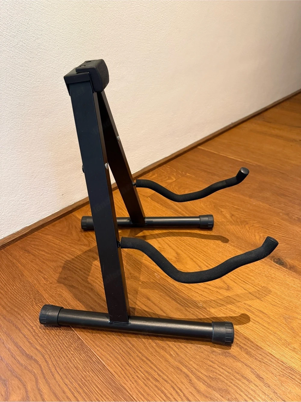 Gitarrenhalter für Boden
