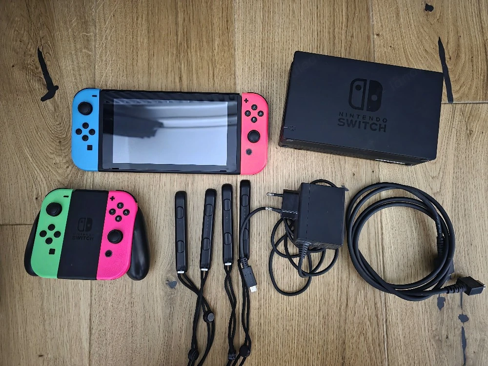 Nintendo Switch V2 4 JoyCons