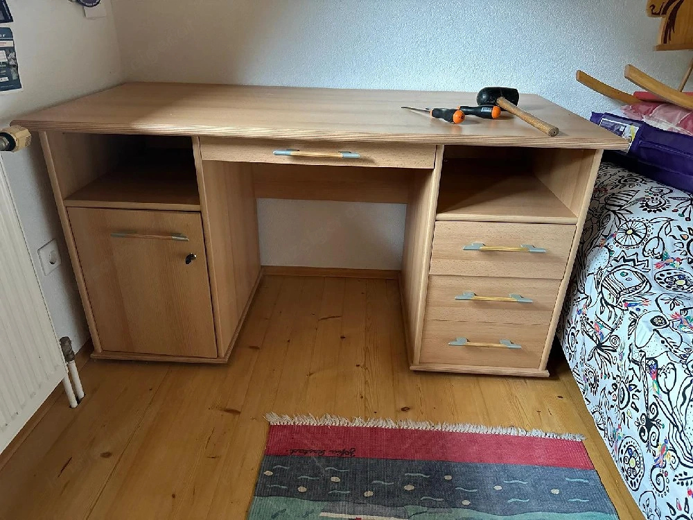 schreibtisch