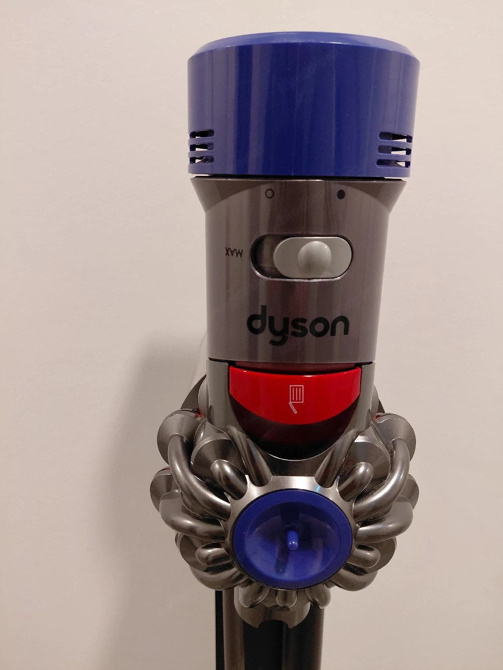 Dayson V8 mit Ständer