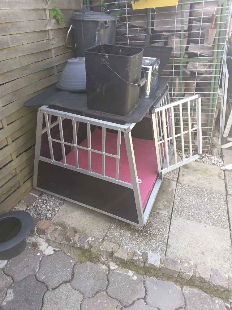 Hundebox  Aluminium 105x95x75cm