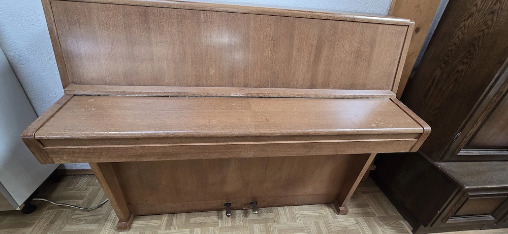 Lindner Klavier zu verschenken 