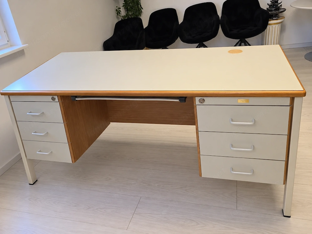 hochwertiger Bürotisch der Qualitätsmarke Bene