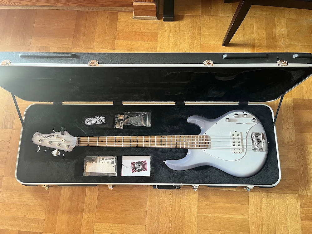**Music Man StingRay Special 5 Saiter, Snowy Night, inklusive Koffer**