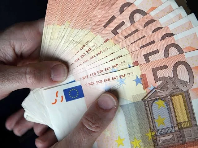 KRED!ITE: für Privatpersonen und Unternehmen   In ganz Österreich  Wir bieten private Finanzierungen