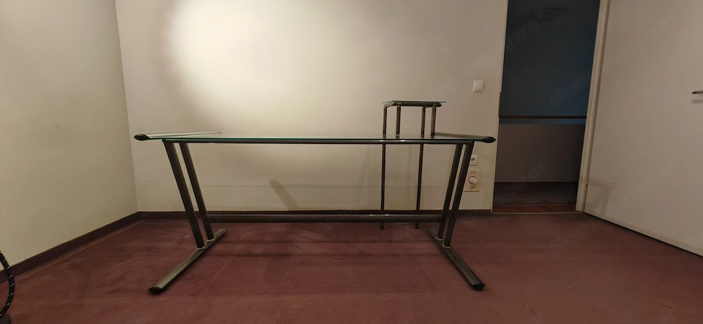 Schreibtisch 