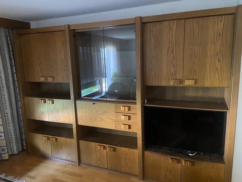 Wohnzimmerschrank