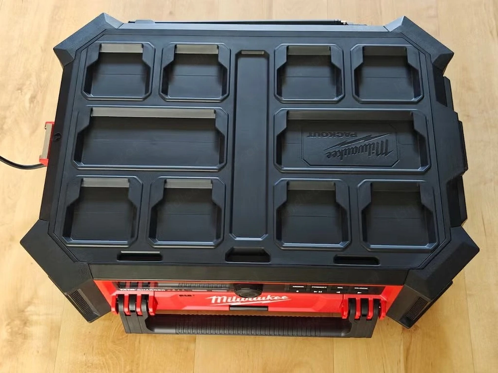 Milwaukee M18 PACKOUT bouwradio met oplader