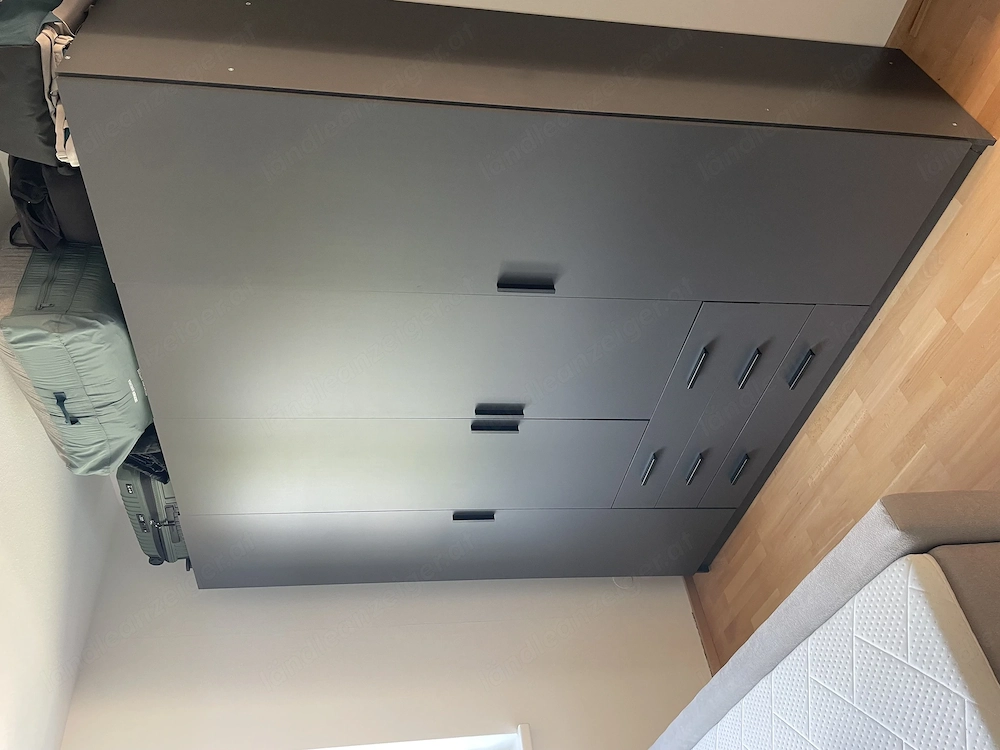 Kleiderschrank dunkelgrau 5 Monate alt