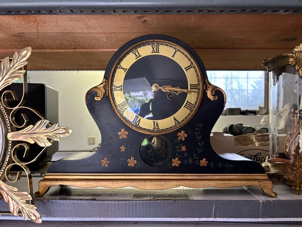 Vintage-Uhren & dekorative Tisch- Wanduhren
